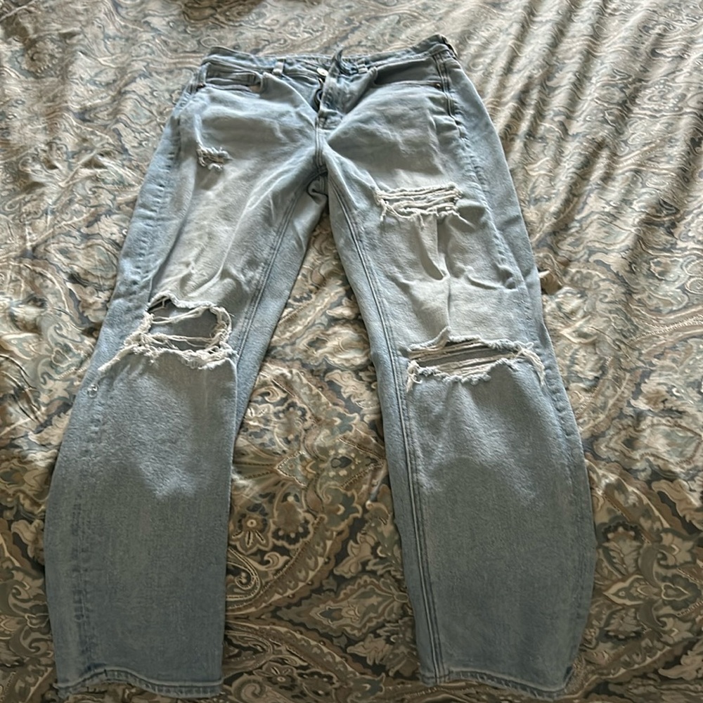 American eagle size 4 distressed “mom straight” jean